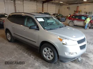 2012 Chevrolet Traverse LS z VIN 1GNKRFED4CJ382357, wystawiony jako IAAI lot #42254830 z przebiegiem 137 422 mil mil oraz . Historia ofert i sprzedaży dostępna na DreamBid. Obrazek 1.
