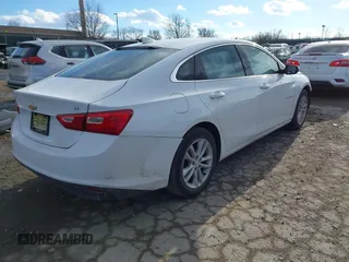 2018 Chevrolet Malibu LT z VIN 1G1ZD5ST5JF213064, wystawiony jako IAAI lot #41445202 z przebiegiem 79 817 mil mil oraz . Historia ofert i sprzedaży dostępna na DreamBid. Obrazek 4.