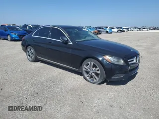 2016 Mercedes-Benz C 300 z VIN 55SWF4JB4GU158884, wystawiony jako Copart lot #53453725 z przebiegiem 31 727 mil mil oraz Nie do naprawy • Non repairable. Historia ofert i sprzedaży dostępna na DreamBid. Obrazek 1.