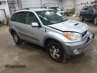 2005 Toyota RAV4 with VIN JTEHD20V456038202, listed as a IAAI auction lot 42038105 with 231,942 mi miles. Bid and sale history available at carsss.com. Image 1.