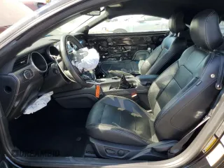 2020 Ford Mustang GT z VIN 1FA6P8CF0L5101122, wystawiony jako Copart lot #64829145 z przebiegiem 28 632 mil mil oraz Szkoda całkowita • Salvage title. Historia ofert i sprzedaży dostępna na DreamBid. Obrazek 7.