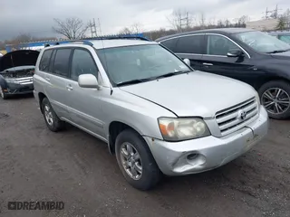 2005 Toyota Highlander with VIN JTEDP21A050085215, listed as a IAAI auction lot 41807809 with 133,953 mi miles. Bid and sale history available at carsss.com. Image 1.