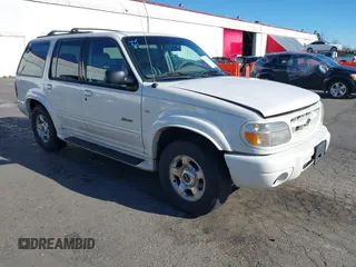 2000 Ford Explorer z VIN 1FMZU85P5YZB46204, wystawiony jako IAAI lot #41550252 z przebiegiem 243 013 mil mil oraz . Historia ofert i sprzedaży dostępna na DreamBid. Obrazek 1.