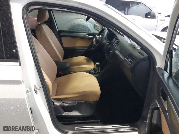 2022 Volkswagen Tiguan SE R-Line Black with VIN 3VVCB7AX8NM139424, listed as a IAAI auction lot 41197454 with 75,341 mi miles. Bid and sale history available at carsss.com. Image 5.