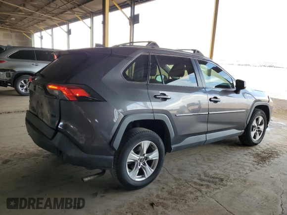 2020 Toyota RAV4 XLE with VIN 2T3W1RFV0LW084934, listed as a Copart auction lot 65985795 with 43,010 mi miles and Salvage title. Bid and sale history available at DreamBid. Image 3.