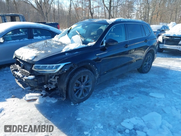2022 Volkswagen Tiguan SE z VIN 3VV2B7AX4NM036657, wystawiony jako IAAI lot #41591503 z przebiegiem 45 416 mil mil oraz . Historia ofert i sprzedaży dostępna na DreamBid. Obrazek 2.