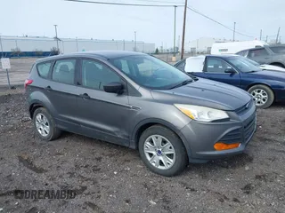 2013 Ford Escape S with VIN 1FMCU0F72DUB93249, listed as a IAAI auction lot 42009262 with 183,573 mi miles. Bid and sale history available at carsss.com. Image 1.