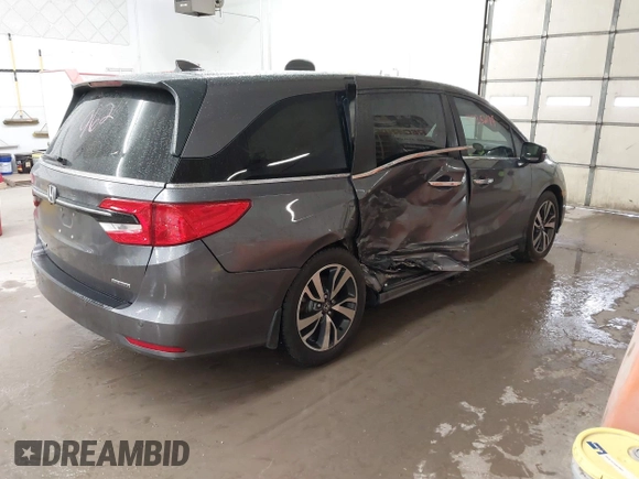 2021 Honda Odyssey Touring with VIN 5FNRL6H86MB026038, listed as a IAAI auction lot 41735249 with 68,480 mi miles. Bid and sale history available at carsss.com. Image 4.