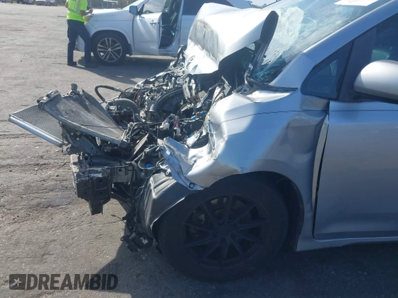 2015 Toyota Sienna SE with VIN 5TDXK3DC3FS550300, listed as a IAAI auction lot 41712966 with 154,242 mi miles. Bid and sale history available at carsss.com. Image 6.