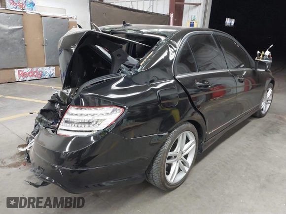 2014 Mercedes-Benz C 250 Sport z VIN WDDGF4HB6EG158079, wystawiony jako IAAI lot #41670460 z przebiegiem 169 214 mil mil oraz . Historia ofert i sprzedaży dostępna na DreamBid. Obrazek 4.
