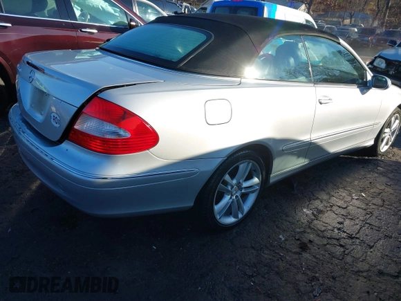 2006 Mercedes-Benz CLK 3.5L with VIN WDBTK56G86T056279, listed as a IAAI auction lot 41146020 with 172,221 mi miles. Bid and sale history available at carsss.com. Image 4.