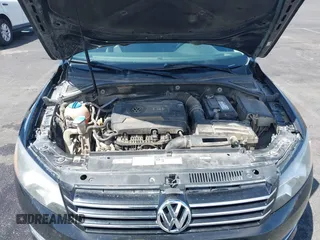 2015 Volkswagen Passat Limited Edition Edition z VIN 1VWAT7A37FC111548, wystawiony jako IAAI lot #42363364 z przebiegiem 198 619 mil mil oraz . Historia ofert i sprzedaży dostępna na DreamBid. Obrazek 10.