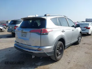 2017 Toyota RAV4 LE z VIN 2T3ZFREV5HW370737, wystawiony jako IAAI lot #41511531 z przebiegiem 109 508 mil mil oraz . Historia ofert i sprzedaży dostępna na DreamBid. Obrazek 4.