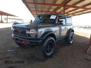 2021 Ford Bronco z VIN 1FMDE5CP3MLB06340, wystawiony jako IAAI lot #41681167 z przebiegiem 28 520 mil mil oraz . Historia ofert i sprzedaży dostępna na DreamBid. Obrazek 17.