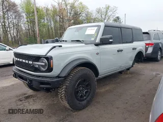 2024 Ford Bronco Wildtrak z VIN 1FMEE2BP4RLA65714, wystawiony jako IAAI lot #42028101 z przebiegiem 5478 mil mil oraz . Historia ofert i sprzedaży dostępna na DreamBid. Obrazek 2.