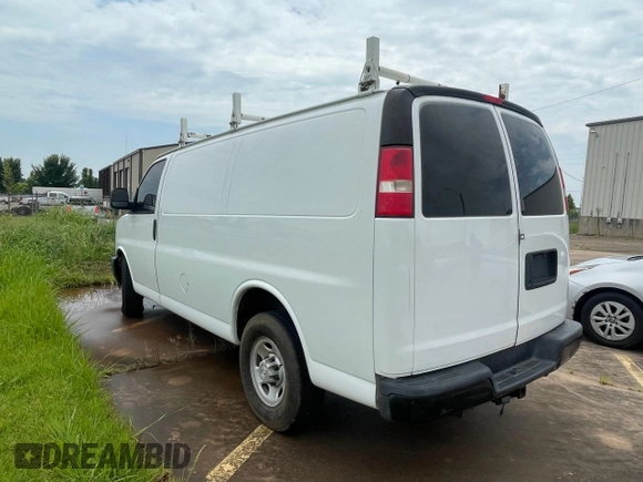 2017 Chevrolet Express Cargo with VIN 1GCWGAFFXH1119347, listed as a Copart auction lot 65611505 with 261,808 mi miles and Clean title. Bid and sale history available at DreamBid. Image 3.