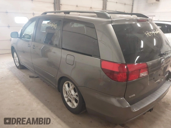 2005 Toyota Sienna LE with VIN 5TDBA23C05S049050, listed as a IAAI auction lot 42146646 with 313,528 mi miles. Bid and sale history available at carsss.com. Image 3.