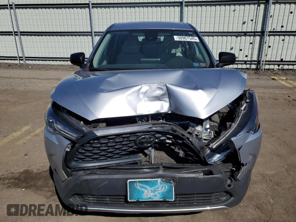 2022 Toyota Corolla Cross L with VIN 7MUAAABG0NV011057, listed as a Copart auction lot 50907545 with 59,328 mi miles and Salvage title. Bid and sale history available at DreamBid. Image 5.