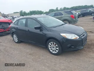 2013 Ford Focus SE z VIN 1FADP3F28DL233478, wystawiony jako IAAI lot #42496224 z przebiegiem 108 412 mil mil oraz . Historia ofert i sprzedaży dostępna na DreamBid. Obrazek 1.