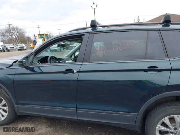 2019 Volkswagen Tiguan S with VIN 3VV0B7AX8KM178139, listed as a IAAI auction lot 41860225 with 97,980 mi miles. Bid and sale history available at carsss.com. Image 14.