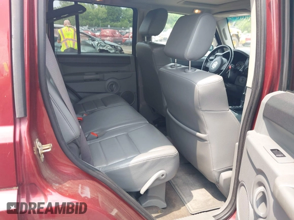 2007 Jeep Commander Sport z VIN 1J8HG48K47C546586, wystawiony jako IAAI lot #42399660 z przebiegiem 147 897 mil mil oraz . Historia ofert i sprzedaży dostępna na DreamBid. Obrazek 8.