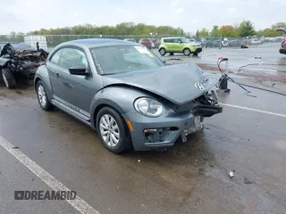 2018 Volkswagen Beetle S z VIN 3VWFD7AT1JM726428, wystawiony jako IAAI lot #42154938 z przebiegiem 41 279 mil mil oraz . Historia ofert i sprzedaży dostępna na DreamBid. Obrazek 1.