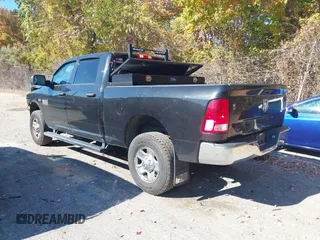 2018 Ram 2500 Tradesman z VIN 3C6UR5CJ4JG275190, wystawiony jako IAAI lot #40623047 z przebiegiem 85 121 mil mil oraz . Historia ofert i sprzedaży dostępna na DreamBid. Obrazek 3.