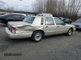 1997 Lincoln Town Car Executive z VIN 1LNLM81W9VY643745, wystawiony jako Copart lot #47921365 z przebiegiem 68 821 mil mil oraz Szkoda całkowita • Salvage title. Historia ofert i sprzedaży dostępna na DreamBid. Obrazek 3.