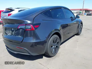 2024 Tesla Model Y Long Range z VIN 7SAYGDEE0RF128802, wystawiony jako IAAI lot #42128685 z przebiegiem 15 713 mil mil oraz . Historia ofert i sprzedaży dostępna na DreamBid. Obrazek 4.