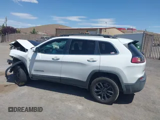 2019 Jeep Cherokee Latitude z VIN 1C4PJMCB0KD161976, wystawiony jako IAAI lot #42510314 z przebiegiem 256 990 mil mil oraz . Historia ofert i sprzedaży dostępna na DreamBid. Obrazek 14.