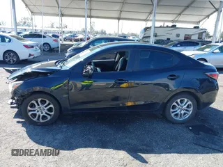 2016 Scion iA z VIN 3MYDLBZV0GY123351, wystawiony jako IAAI lot #41736327 z przebiegiem 86 804 mil mil oraz . Historia ofert i sprzedaży dostępna na DreamBid. Obrazek 14.