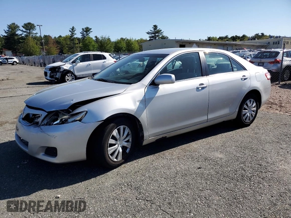 2010 Toyota Camry z VIN 4T1BF3EK8AU042859, wystawiony jako Copart lot #56377355 z przebiegiem 71 660 mil mil oraz Szkoda całkowita • Salvage title. Historia ofert i sprzedaży dostępna na DreamBid. Obrazek 1.