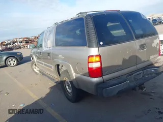 2000 Chevrolet Suburban LT with VIN 3GNFK16T5YG157999, listed as a IAAI auction lot 41720900 with 307,085 mi miles. Bid and sale history available at carsss.com. Image 3.