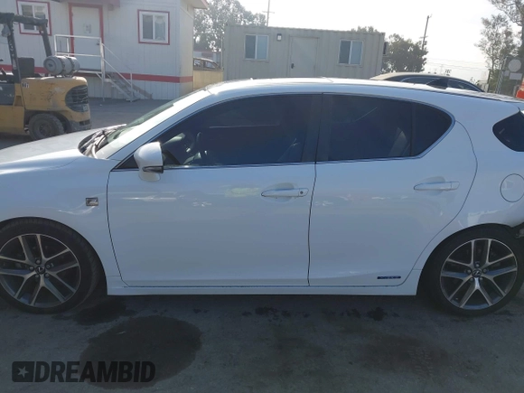 2016 Lexus CT 200h z VIN JTHKD5BH6G2261787, wystawiony jako IAAI lot #42667277 z przebiegiem 152 082 mil mil oraz . Historia ofert i sprzedaży dostępna na DreamBid. Obrazek 14.