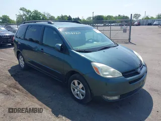 2004 Toyota Sienna XLE with VIN 5TDZA22CX4S043514, listed as a IAAI auction lot 42164904 with 221,644 mi miles. Bid and sale history available at carsss.com. Image 1.