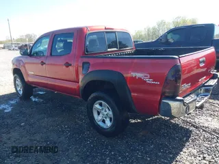 2006 Toyota Tacoma z VIN 5TELU42N06Z154198, wystawiony jako IAAI lot #42032985 z przebiegiem 225 779 mil mil oraz . Historia ofert i sprzedaży dostępna na DreamBid. Obrazek 3.