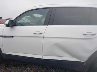 2023 Volkswagen Atlas SE z VIN 1V2KE2CA7PC208457, wystawiony jako IAAI lot #41479156 z przebiegiem 45 704 mil mil oraz . Historia ofert i sprzedaży dostępna na DreamBid. Obrazek 14.