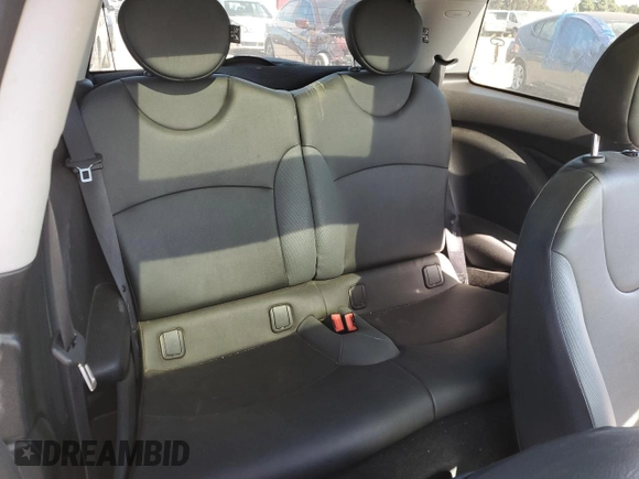 2010 MINI Hardtop with VIN WMWMF3C5XATZ66863, listed as a Copart auction lot 55695585 with 59,294 mi miles and Clean Title. Bid and sale history available at DreamBid. Image 10.