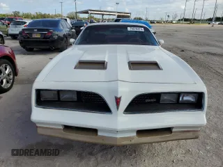 1978 Pontiac Firebird z VIN 2U87K8L123850, wystawiony jako Copart lot #79076374 z przebiegiem 64 829 mil mil oraz Szkody całkowita. Historia ofert i sprzedaży dostępna na DreamBid. Obrazek 5.