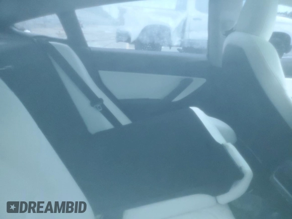 2019 Tesla Model 3 Mid Range z VIN 5YJ3E1EA5KF301714, wystawiony jako Copart lot #55273595 z przebiegiem Nie podano mil oraz Szkoda całkowita • Salvage title. Historia ofert i sprzedaży dostępna na DreamBid. Obrazek 10.