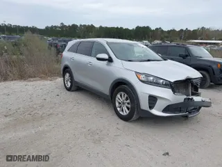 2019 Kia Sorento L with VIN 5XYPG4A30KG578171, listed as a IAAI auction lot 41875653 with 113,762 mi miles. Bid and sale history available at carsss.com. Image 1.