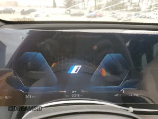 2025 BMW iX xDrive50 z VIN WB523CF09SCU44676, wystawiony jako Copart lot #47785405 z przebiegiem 18 mil mil oraz Tytuł czysty. Historia ofert i sprzedaży dostępna na DreamBid. Obrazek 9.