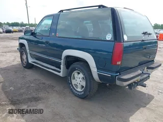 1994 Chevrolet Blazer z VIN 1GNEK18K0RJ366258, wystawiony jako IAAI lot #42471534 z przebiegiem 233 185 mil mil oraz . Historia ofert i sprzedaży dostępna na DreamBid. Obrazek 3.