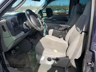 2006 Ford F-250 XL z VIN 1FTSW21P96EC26287, wystawiony jako Copart lot #47420085 z przebiegiem 150 095 mil mil oraz Szkoda całkowita • Salvage title. Historia ofert i sprzedaży dostępna na DreamBid. Obrazek 7.