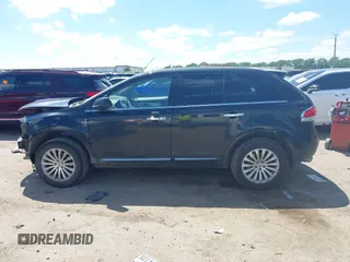 2013 Lincoln MKX z VIN 2LMDJ6JK6DBL10319, wystawiony jako IAAI lot #42213127 z przebiegiem 205 019 mil mil oraz . Historia ofert i sprzedaży dostępna na DreamBid. Obrazek 14.