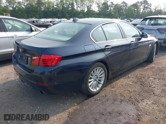 2012 BMW 5 Series 535i xDrive z VIN WBAFU7C55CDU57265, wystawiony jako IAAI lot #42410367 z przebiegiem 265 623 mil mil oraz . Historia ofert i sprzedaży dostępna na DreamBid. Obrazek 4.