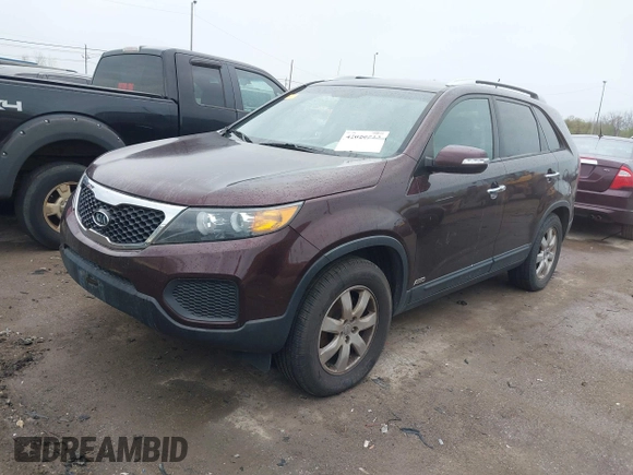 2013 Kia Sorento LX with VIN 5XYKTDA21DG348056, listed as a IAAI auction lot 42020513 with 233,308 mi miles. Bid and sale history available at carsss.com. Image 2.