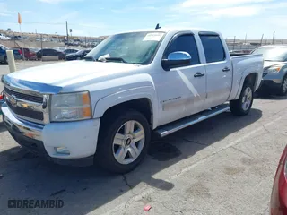 2007 Chevrolet Silverado 1500 LT w/1LT with VIN 3GCEC13J97G505483, listed as a IAAI auction lot 41911656 with 144,415 mi miles. Bid and sale history available at carsss.com. Image 17.