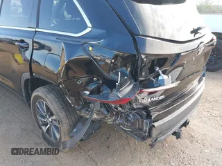 2019 Toyota Highlander SE with VIN 5TDKZRFH9KS332308, listed as a IAAI auction lot 42659392 with 68,333 mi miles and . Bid and sale history available at DreamBid. Image 6.