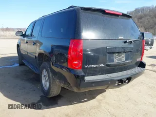2014 GMC Yukon XL SLT with VIN 1GKS2KE79ER238831, listed as a IAAI auction lot 41767472 with 284,596 mi miles. Bid and sale history available at carsss.com. Image 3.
